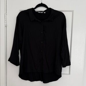 Uniqlo Women's Black Button-Down Shirt